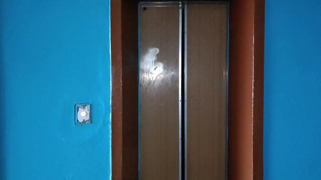 Мини - обзор! Раритет! Лифт на этажных переключателях! Лифт МЛЗ 1976 г. Q=320кг. 0,71м/с. смотреть онлайн