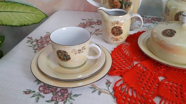 Столовый сервиз Мадонна, продолжение .