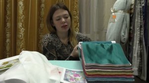 #162 Гостиная в бирюзовых тонах. С чем сочетаются бирюзовые обои и шторы? Фотообои с цветами-картин