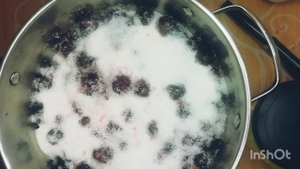 ?вишня (черешня) вяленая, как изюм?. Сухофрукты домашние?.