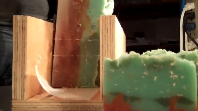 Cutting Oatmeal, coconut Milk and Agave nectar soap! смотреть онлайн