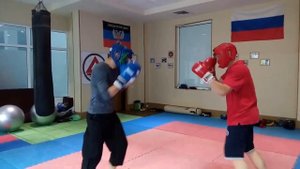Ударная техника, лёгкий спарринг. Тренировка в зале