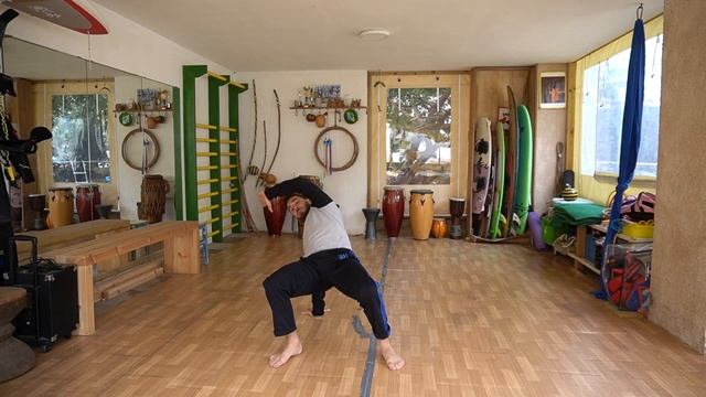 How to do No Hands Bridge Rotation | Floreio Tutorial Series | Capoeira Life Show смотреть онлайн