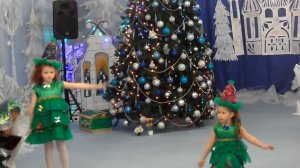 Новогодний утренник у Левушки 28 12 2016г Часть 5  Танец ёлочек