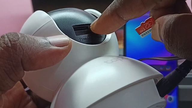 TP-Link Tapo Security Camera : How to Insert micro SD Card | Insert Memory Card смотреть онлайн