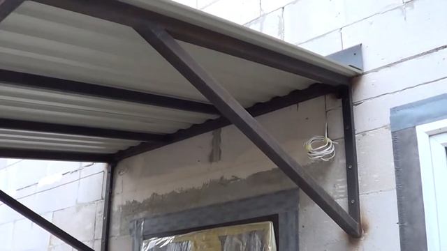 Дашок над вхідними дверима своїми руками