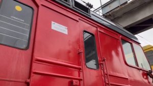 "Непонятный Демих" ЭД4М-0192. В составе двух головных вагонов, на станции Перерва.