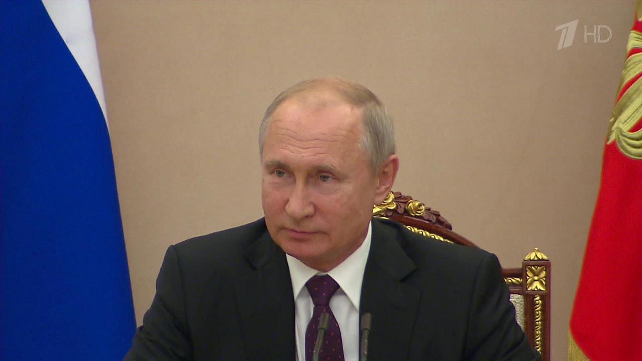 Владимир Путин провел в Кремле совещание с постоянными членами Совета безопасности России