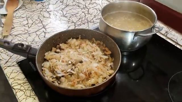 Грибы с луком, жаренные со сливками в сметане - вкусный видеорецепт, мимо которого вы не пройдете
