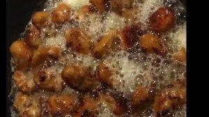 Куриные гузки жареные. Вкусная вредняшка, но иногда можно)))