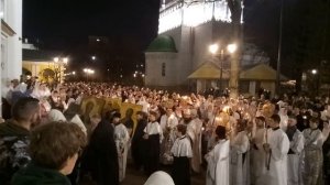 Пасха у старообрядцев. Приветствие Христос Воскресе! и возвращение в храм. (Рогожское, 2022 год)