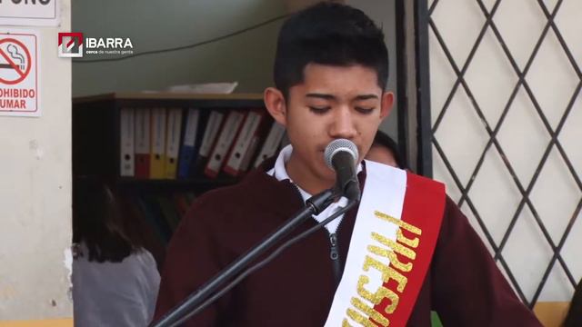 Entrega de computadoras Unidad Educativa Velasco Ibarra
