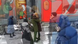 Девушка дождалась парня из армии