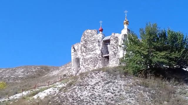 Рано утром. Костомаровские храмы