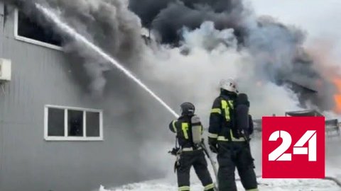 МЧС показало кадры тушения сильного пожара в Ульяновске - Россия 24