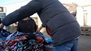 Вещевой рынок. Сколько можно заработать на распродаже одежды и обуви?