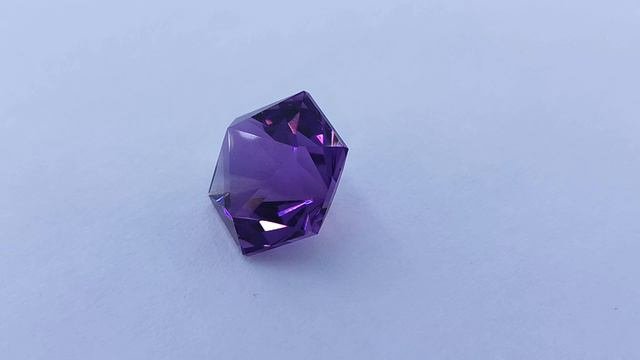 Аметист. (Уругвай). На продажу. 7 карата. 13.5/11.7/9 мм.15600