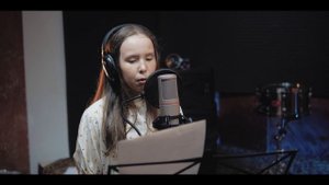Яна, ученица студии DZ Voice Даши Долли Захаровой поет "Я тебе, конечно, верю" Рыбникова