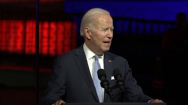 Watch moment Biden heckled by MAGA supporter chanting 'Let's go Brandon' смотреть онлайн