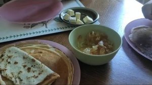 Блинчики с вареньем.