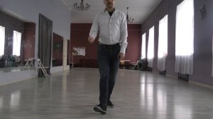 Походка.  Ходить как плавать!  И про "носки наружу"