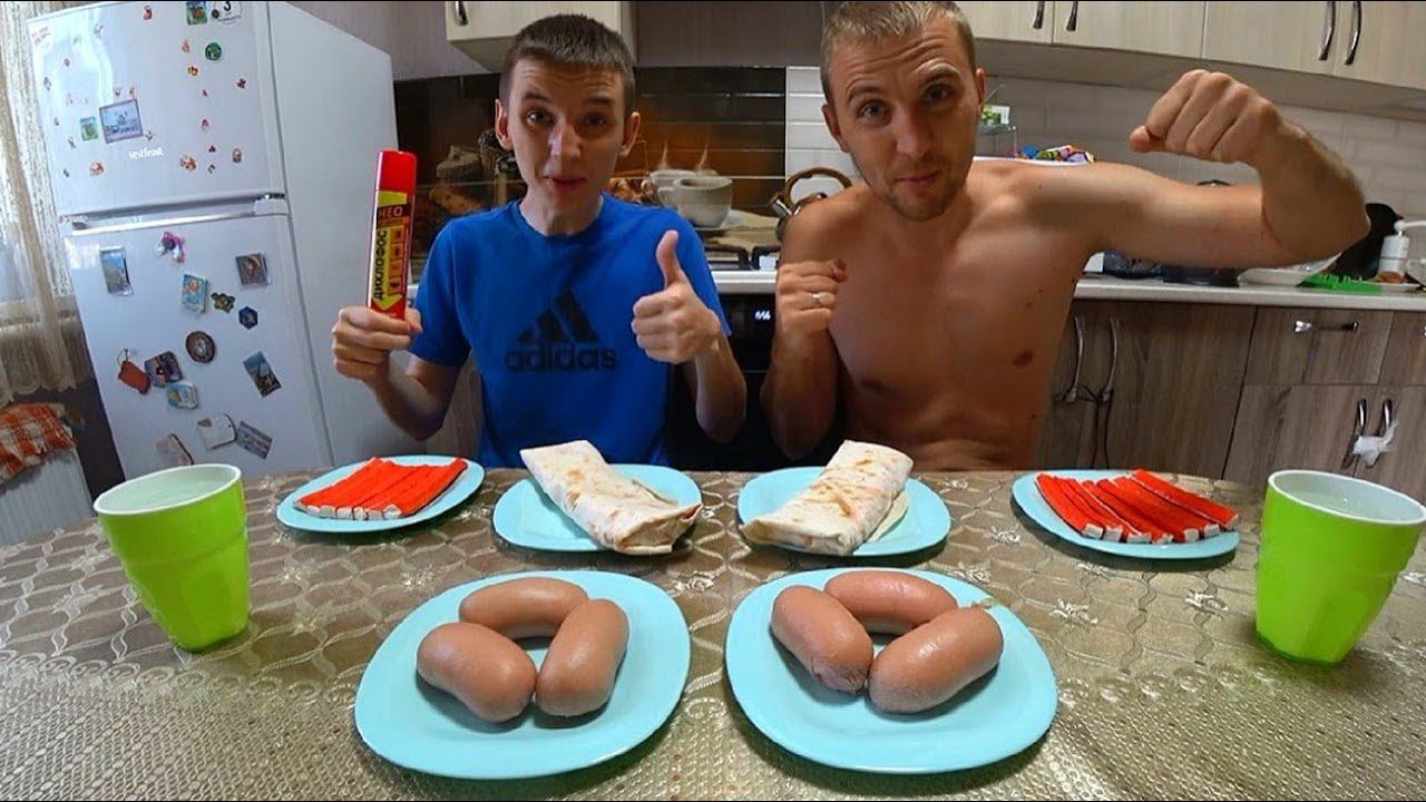 Поедание еды на скорость. Кто больше и быстрее съест хот дог в лаваше, сардельки, крабовые палочки смотреть онлайн