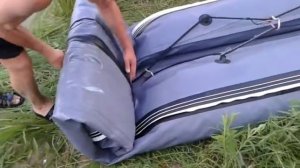 Сворачиваем надувную лодку компактно.