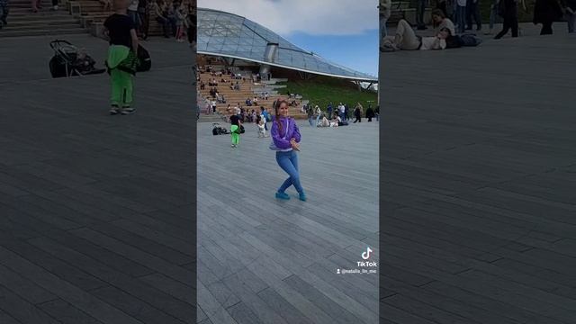 Natalia Lin Mo - Танец в Зарядье / Dancing in the Zaryade park