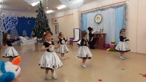 Красивый танец Минуток в детском саду. Средняя группа