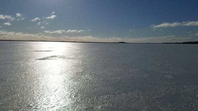 На льду на лыжах по озеру Вялье часть 2