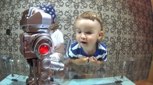 Робот Серебрянный странник распаковка играем даем команды игрушке Robot Silver unboxing toy and pla