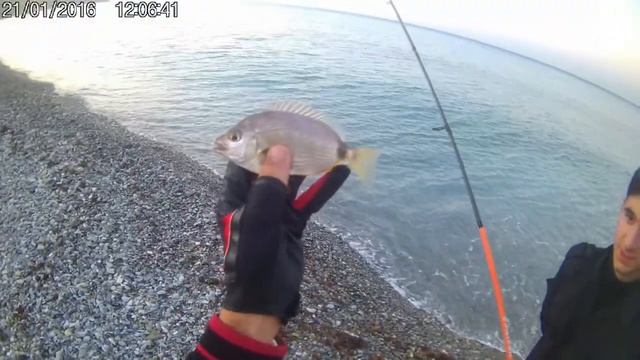 Рыбалка в Черном море с берега бухта Инал