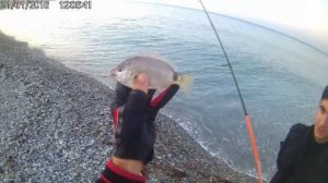 Рыбалка в Черном море с берега бухта Инал