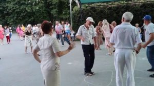 Это наш родной еврей Танцы ??? в парке Горького Одесса Июль 2021