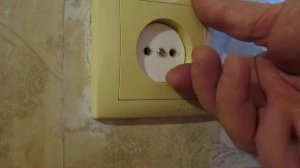 Заглушка на розетку от детей.