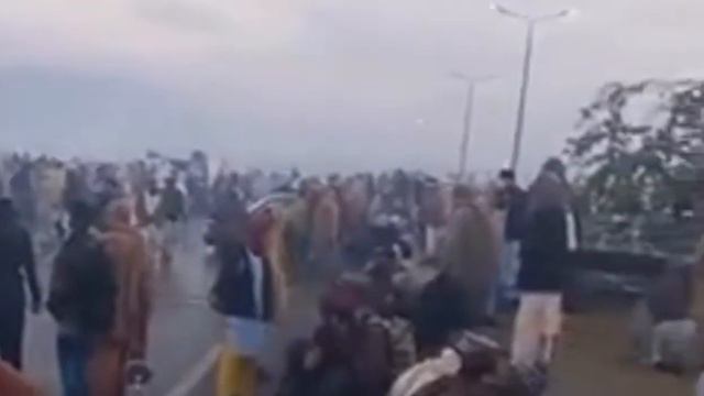 Faizabad Tahafuz e Namus e Risalat March ma Police ki Badtreen Shelling смотреть онлайн