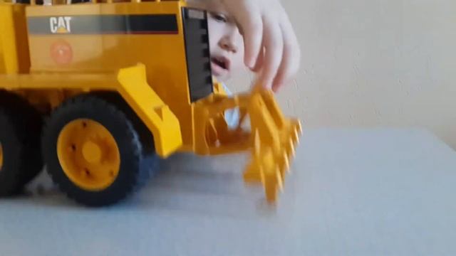 Грейдер Bruder CAT (02-436) 1:16 60 см/ Обзор смотреть онлайн