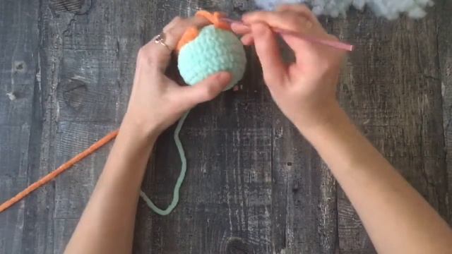 Осминожка - погремушка. Мастер класс по вязанию. смотреть онлайн