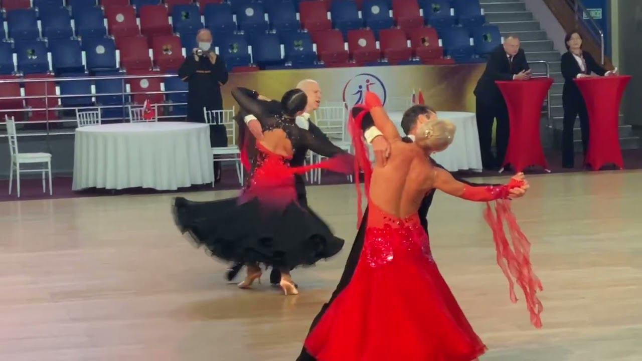 Кубок ФТСАРР Сеньоры-2 10 танцев, 19 декабря 2021 г. Финал. Slow Fox. Еськов Олег - Михина Юлия смотреть онлайн