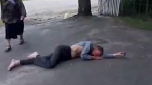 алкаш валяется