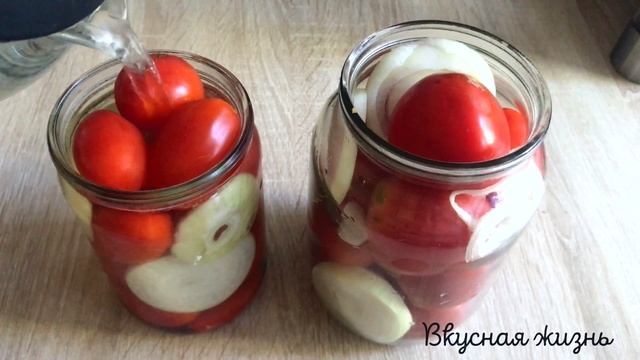 ЗИМОЙ ОБЛИЖЕТЕ ПАЛЬЧИКИ!!! НЕВЕРОЯТНО ВКУСНЫЕ ПОМИДОРЫ С ЛУКОМ НА ЗИМУ!!!