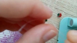 как сплести клубнику из бисера?