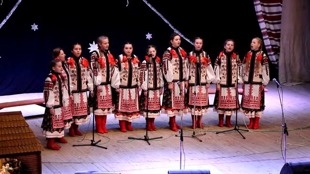 "Коли ясна звізда в небі засвітила" - виступ народного вокального ансамблю "Древо" смотреть онлайн