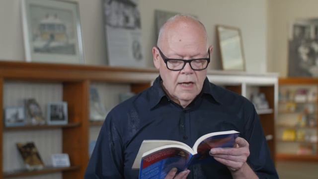 Jon Michael Johnson reads Sonnet 58 from Vern Barnet's "Thanks for Noticing" смотреть онлайн