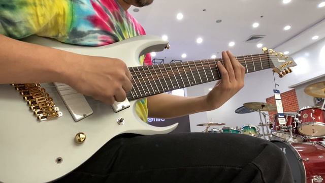 Is this how you play an 8 string guitar? смотреть онлайн
