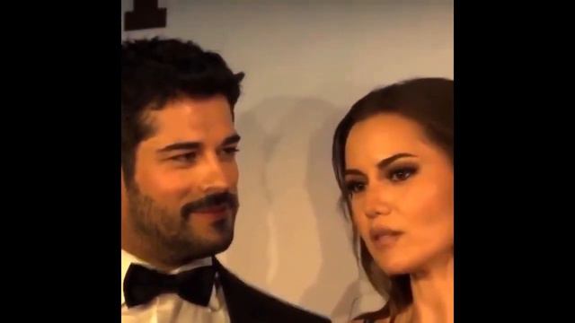 ¡Gran gesto de Burak Özçivit a su esposa Fahriye Evcen! смотреть онлайн