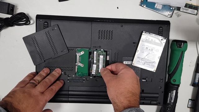 Lenovo T520 - upgrade memory, change hdd to ssd смотреть онлайн