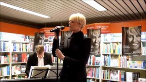 Mini-concert Dana Winner Standaard Boekhandel Temse 12 03 2016