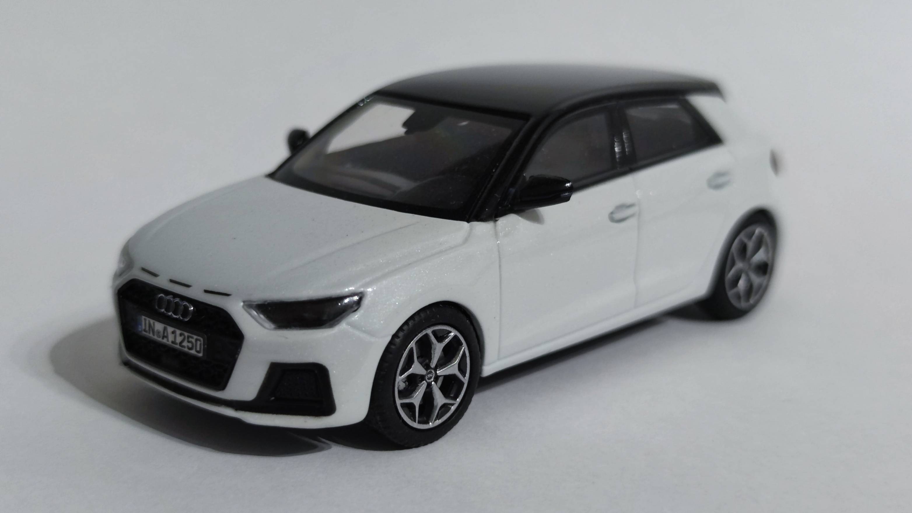 143 Audi. 17 Audi A1 SportbackGB.