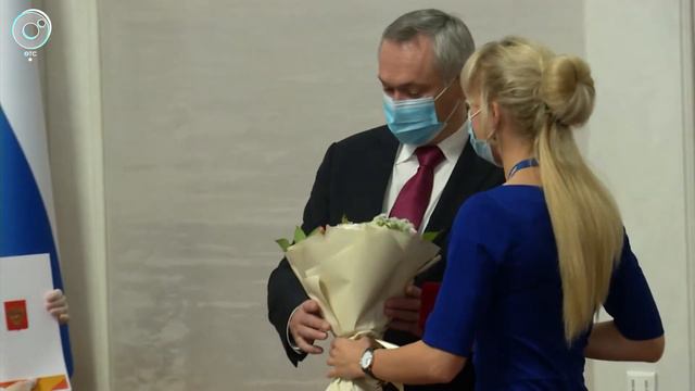 Новосибирским волонтёрам вручили памятные медали президента РФ смотреть онлайн